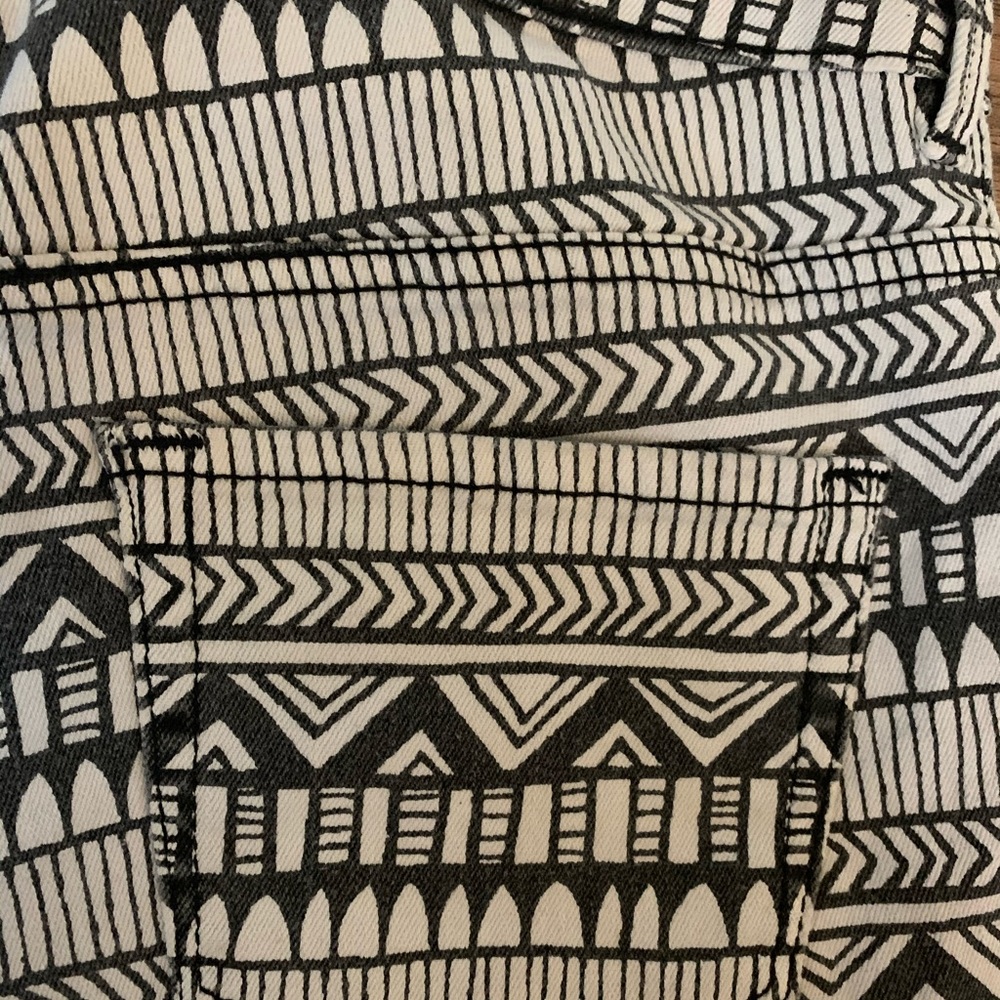 Bullhead Aztec Design High Rise Shorts - Picture 6 of 6